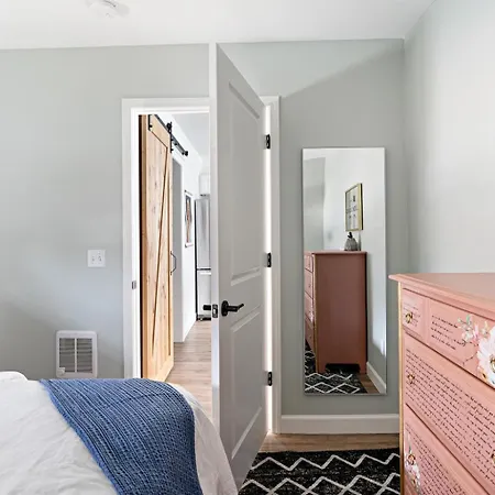 Private Guest House With Fenced Yard In Walkable East Nashville-2